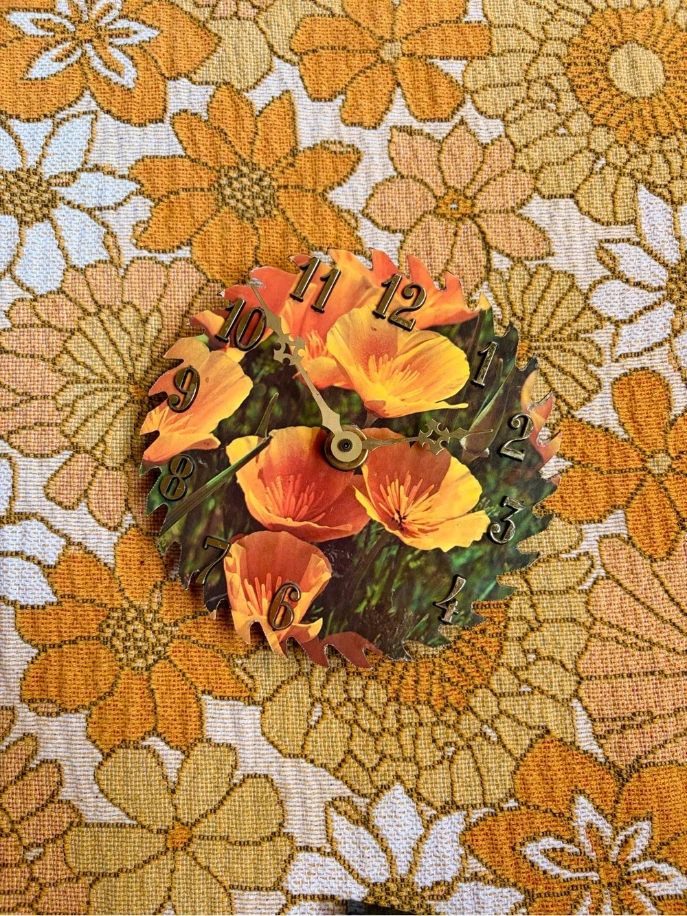 🌸✨ Vintage 70s Poppy Floral Clock ✨🌸